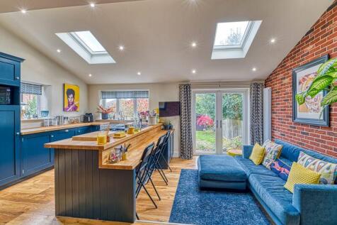 Dining Kitchen &amp; Family Room
