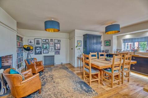 Dining Kitchen &amp; Family Room