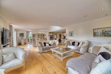 Open Plan Dining Kitchen/Family Livin...