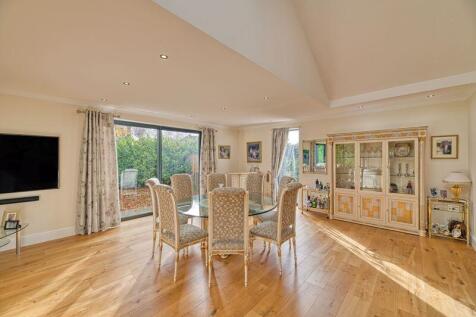 Open Plan Dining Kitchen/Family Livin...