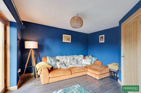 Sitting Room/Dining Area