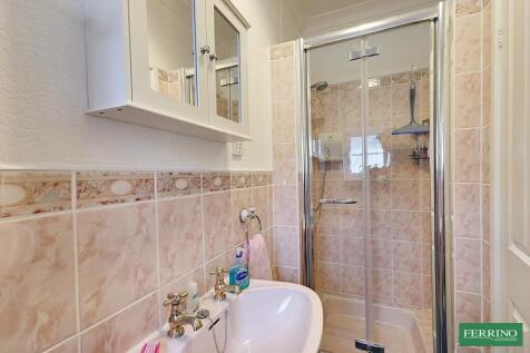 Bedroom 2 En-suite