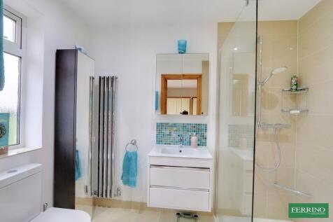 Bedroom 1 En-suite
