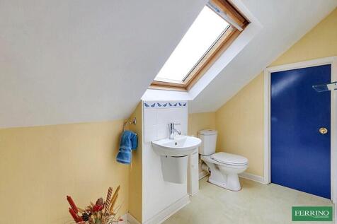 First Floor Cloakroom