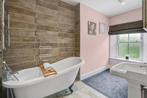 Bedroom 2 En-suite