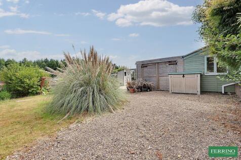 Detached Garage / Store Room