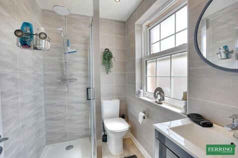 Bedroom 1 En-suite