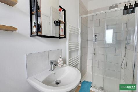 Bedroom 1 En-suite
