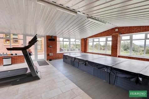 Pool House &amp; Gym