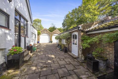 Garage/Outbuilding