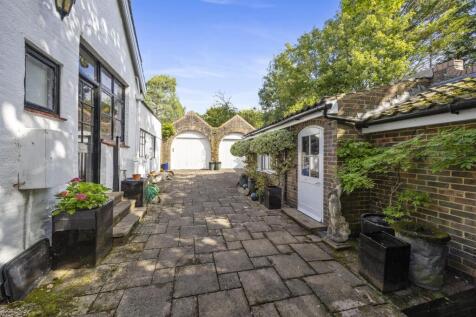 Garage/Outbuilding