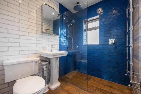 Family Shower Room/WC