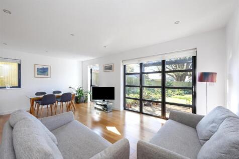 Sitting/Dining Room