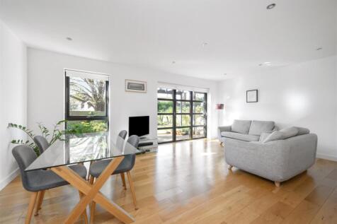 Sitting/Dining Room