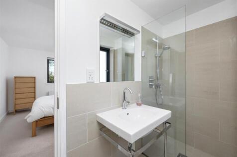 En-suite Shower Room/WC