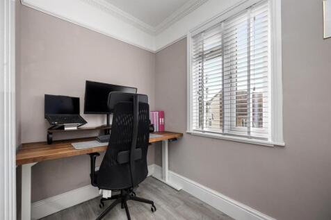 Bedroom/Study