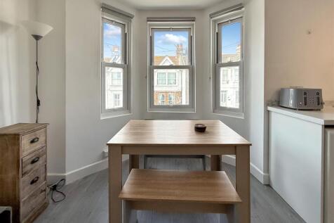 Kitchen/Living Room