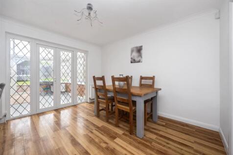 Open plan kitchen/dining room