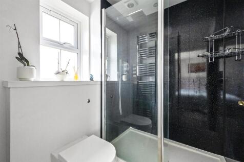 En-suite Shower/WC