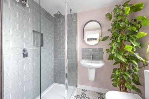 En-suite Shower Room/WC