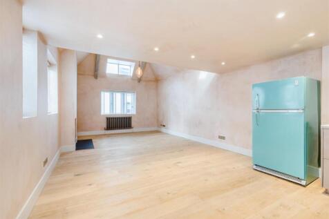 Open plan kitchen/lounge