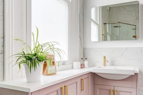 48 Balfour Bathroom_02.jpg