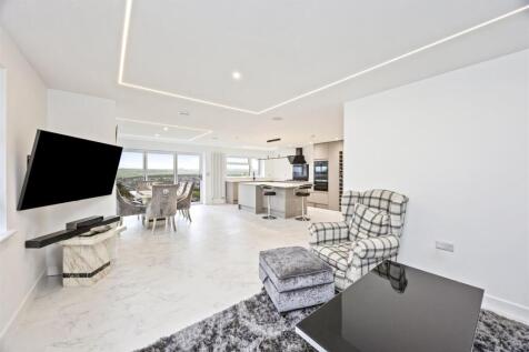 Open Plan Living Room/Kitchen