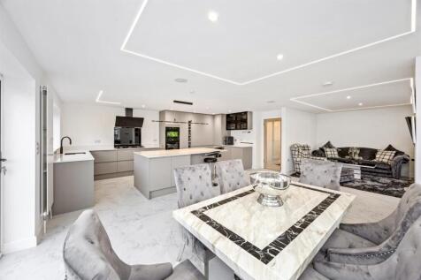 Open Plan Living Room/Kitchen