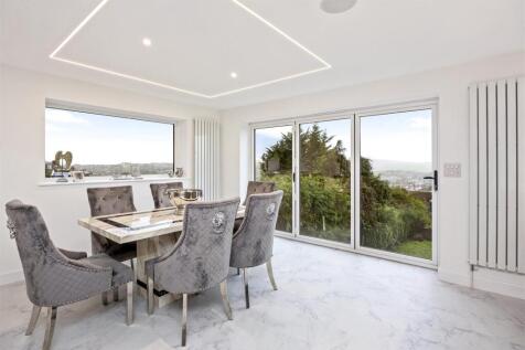 Open Plan Living Room/Kitchen