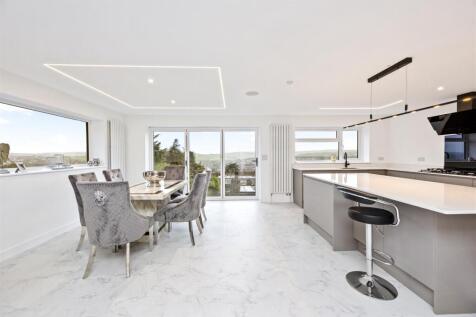 Open Plan Living Room/Kitchen