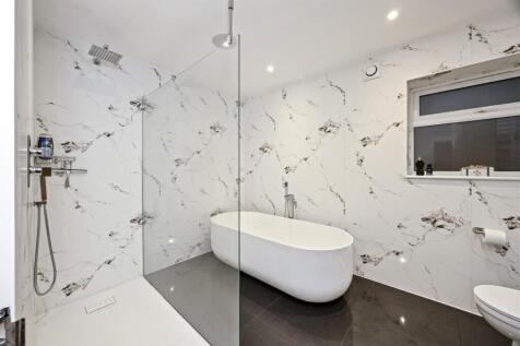 G/f Bath/Shower Room