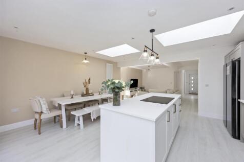 Open plan living/kitchen/diner