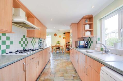 L-Shaped Fitted Kitchen Dining Room