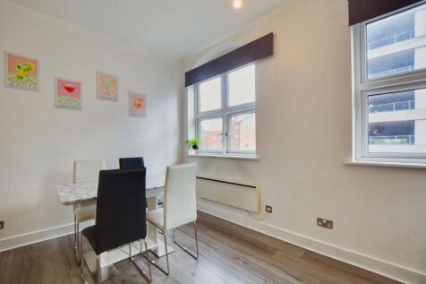 Fitted Dining Kitchen