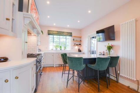 Fitted Breakfast Kitchen