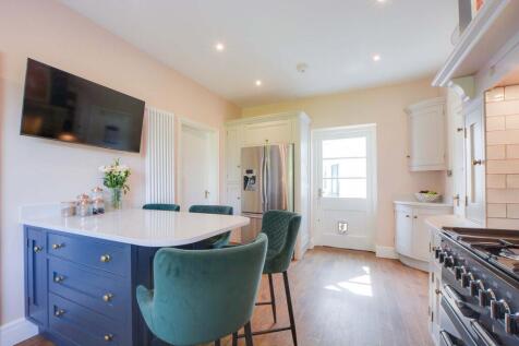 Fitted Breakfast Kitchen