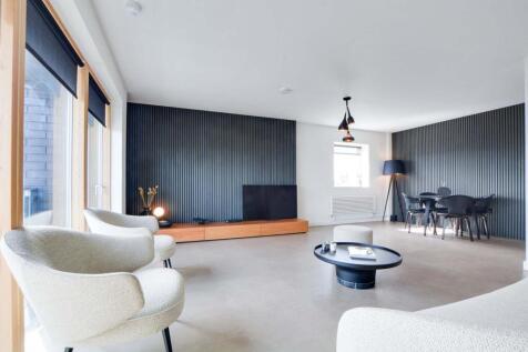 Living Dining Area