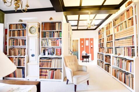 L-Shaped Entrance Hall