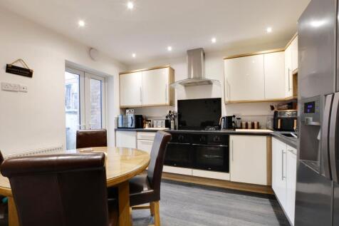 Fitted Dining Kitchen