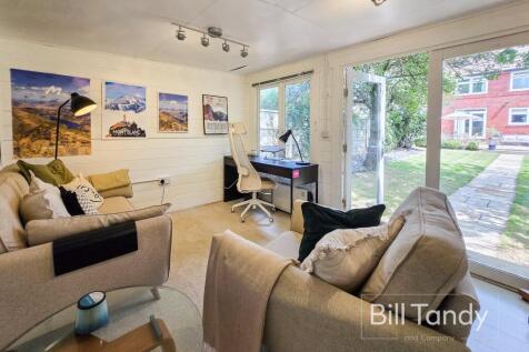 GARDEN ROOM/OFFICE 