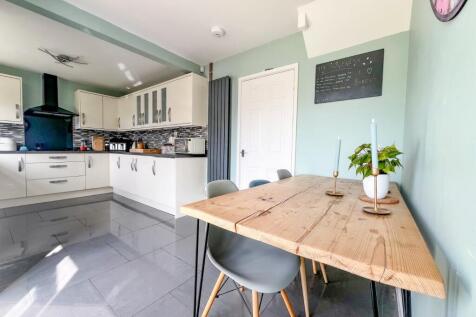 Kitchen/Dining Space
