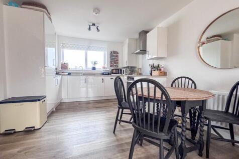 Kitchen/Dining Space