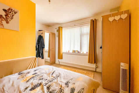 Downstairs Bedroom 1