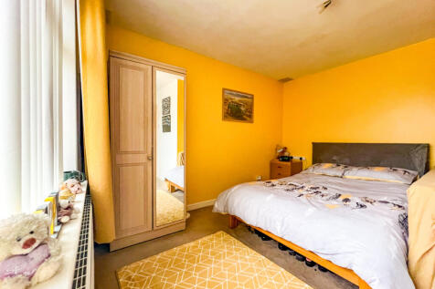 Downstairs Bedroom 1