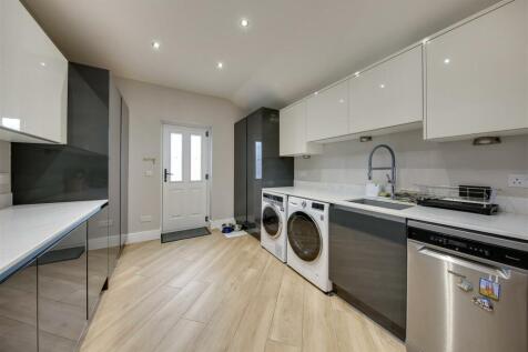 8 Utility Room.jpg