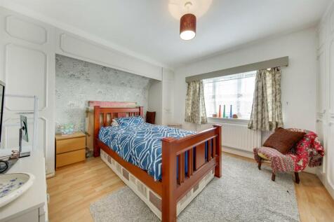 14 Bed 3.jpg