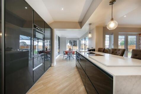 Kitchen3.jpg