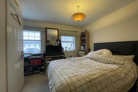 master bedroom (2).JPG