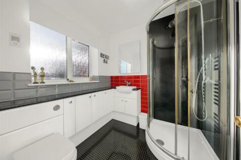 13 Shower Room.jpg