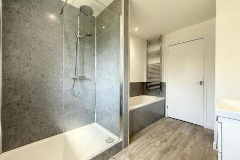 Bathroom (2).jpg